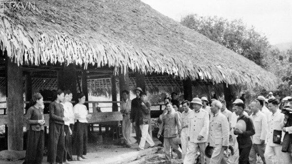 Phim tài liệu: Hồ Chí Minh – Chân dung một con người