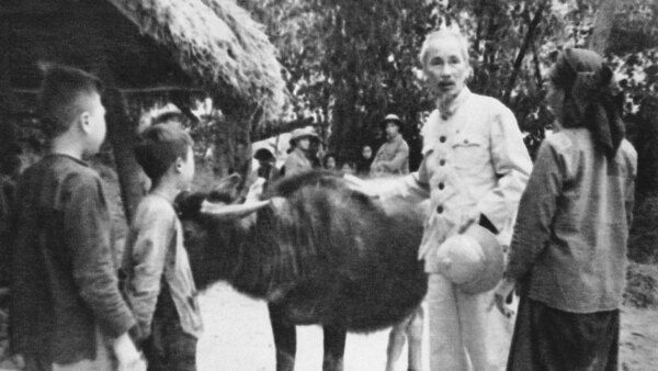 Phim tài liệu: Bác Hồ với Quảng Ninh