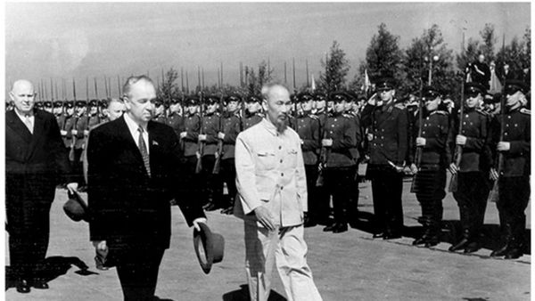 Phim tài liệu: Nguyễn Ái Quốc đến với Lênin