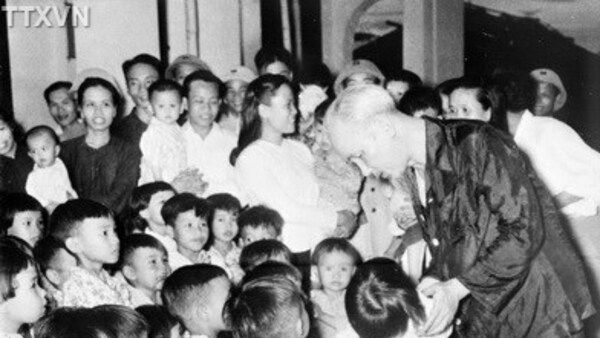 Phim tài liệu: Những giờ phút cuối đời Bác Hồ