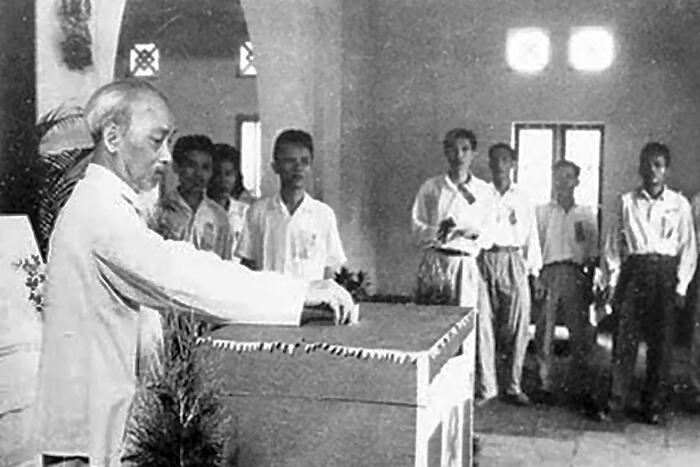 Bác Hồ với dân chủ và bài học về đạo đức cách mạng