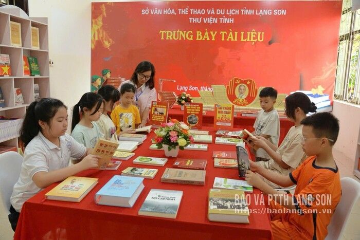 Nhiều hoạt động chào mừng kỷ niệm 115 năm Ngày Bác Hồ ra đi tìm đường cứu nước
