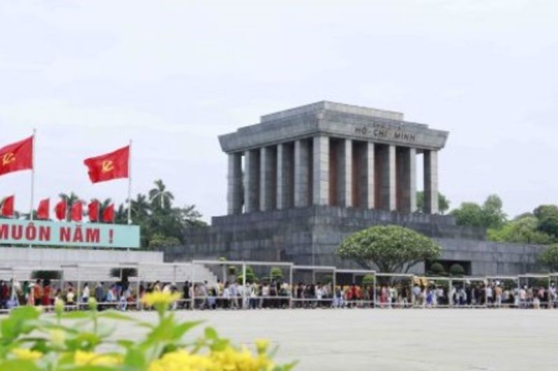 Hơn 61 nghìn lượt khách vào Lăng viếng Chủ tịch Hồ Chí Minh dịp 30/4, 01/5/2024