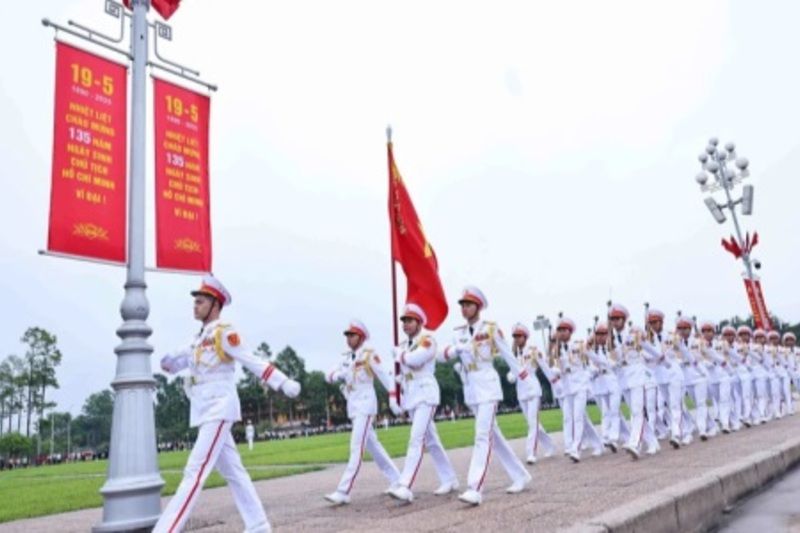 Lễ chào cờ đặc biệt kỷ niệm 135 năm Ngày sinh Chủ tịch Hồ Chí Minh