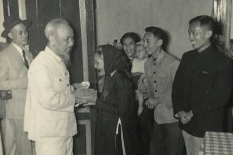 Một số hình ảnh Bác Hồ thăm và chúc Tết ở Hà Nội (1956-1969)