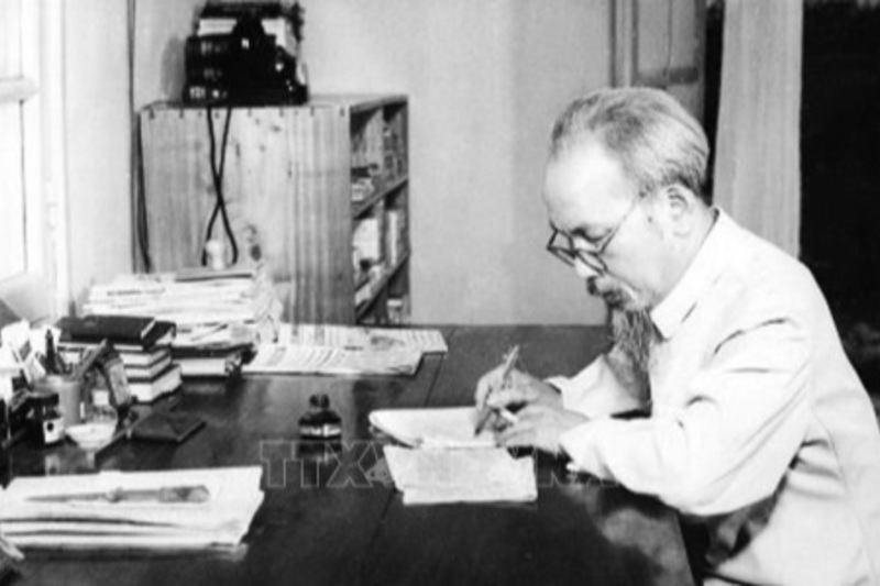 Chủ tịch Hồ Chí Minh - Người sáng lập và xây dựng nền báo chí cách mạng Việt Nam