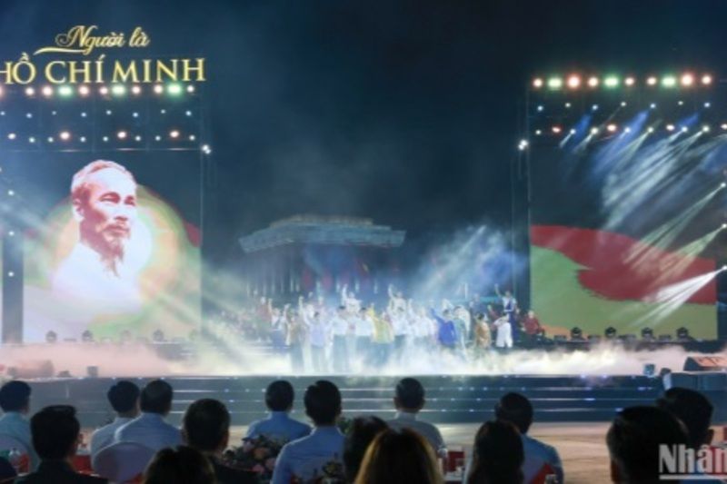 Chương trình nghệ thuật đặc biệt "Người là Hồ Chí Minh"