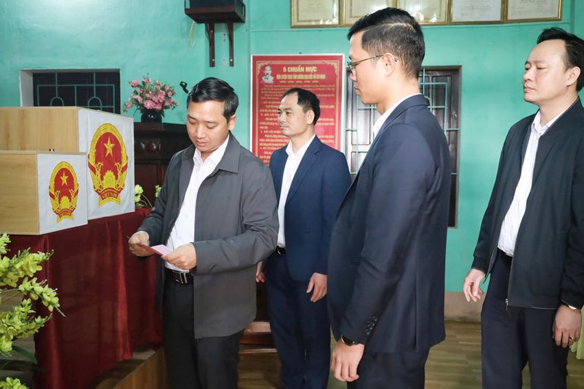 Khắc ghi lời Bác lá phiếu, niềm tin