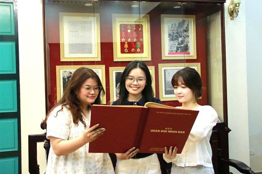 Thấm nhuần lời Bác, thực hiện tốt công tác tuyên truyền đường lối của Đảng cho bộ đội tại chiến hào