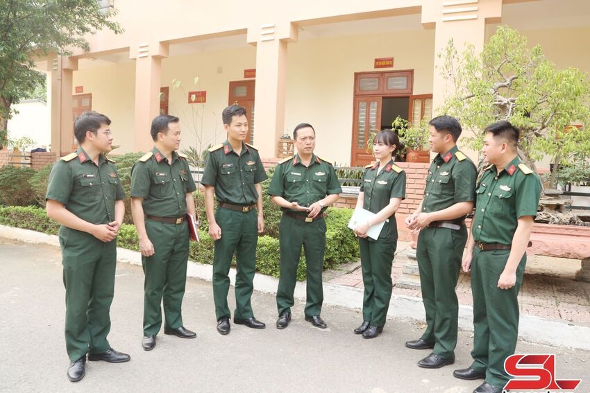 Học và làm theo Bác để xây dựng đơn vị vững mạnh toàn diện