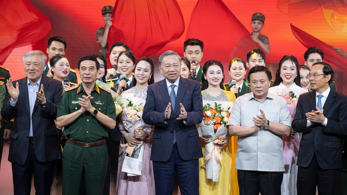 Tong Bi thu To Lam du chuong trinh giao luu nghe thuat 