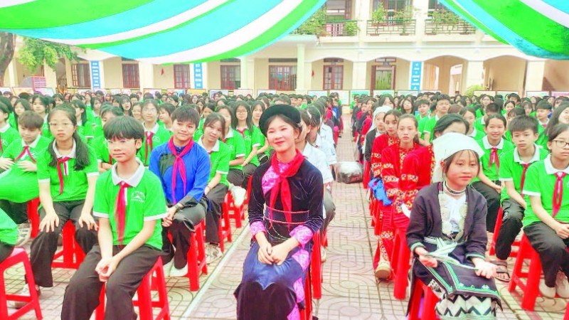 Mô hình cán bộ, giáo viên, nhân viên đỡ đầu học sinh có hoàn cảnh khó khăn được Sở Giáo dục và Đào tạo tỉnh Cao Bằng nhân rộng từ năm học 2024-2025.