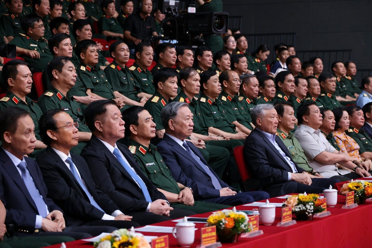 Tong Bi thu To Lam du chuong trinh giao luu nghe thuat 