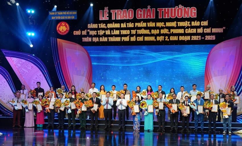 viet tiep cau chuyen hoa binh nhan giai tac pham hoc tap theo bac ho hinh anh 1