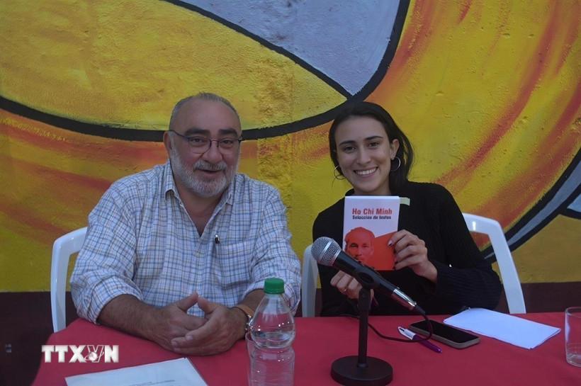 Lễ ra mắt Tuyển tập Chủ tịch Hồ Chí Minh tại Montevideo. (Ảnh: TTXVN phát)