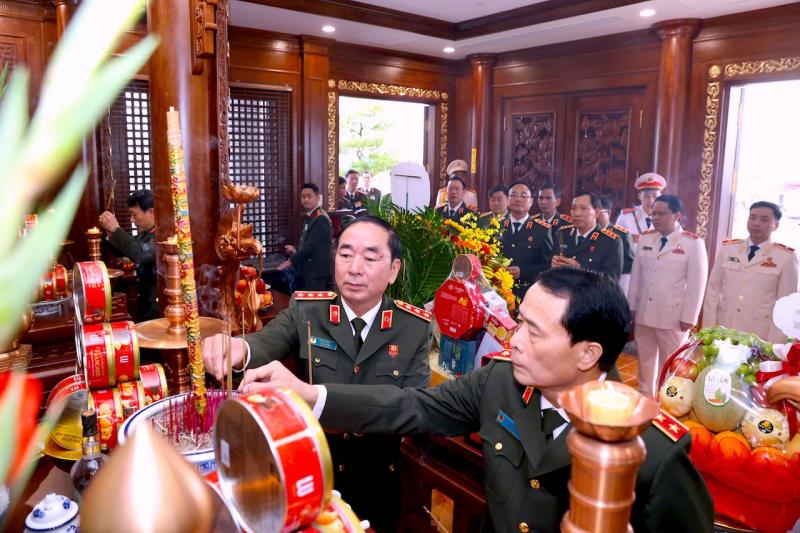 Đảng uỷ Công an Trung ương, Bộ Công an dâng hương tưởng niệm Chủ tịch Hồ Chí Minh -1