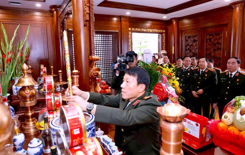 Đảng uỷ Công an Trung ương, Bộ Công an dâng hương tưởng niệm Chủ tịch Hồ Chí Minh -0