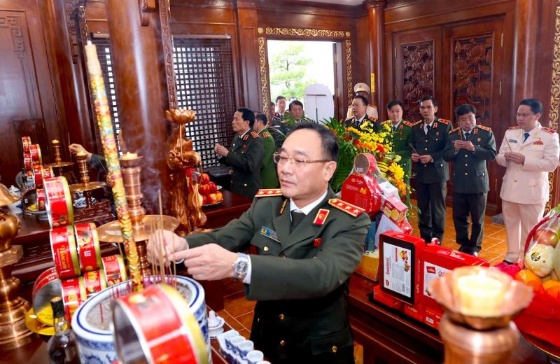 Đảng uỷ Công an Trung ương, Bộ Công an dâng hương tưởng niệm Chủ tịch Hồ Chí Minh -0