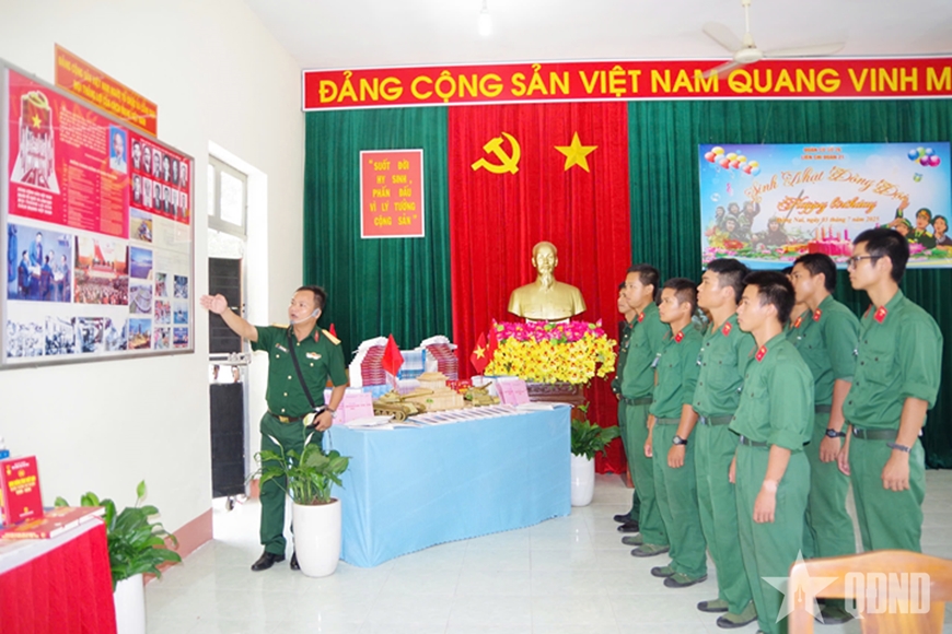 Ph&ograve;ng Hồ Ch&iacute; Minh - Hun đ&uacute;c bản lĩnh ch&iacute;nh trị cho Bộ đội Tăng thiết gi&aacute;p