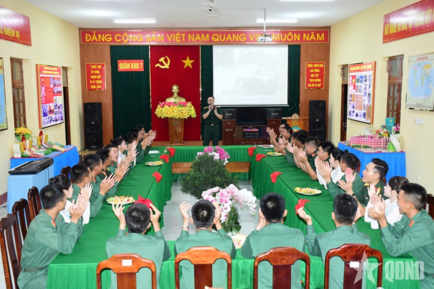 Ph&ograve;ng Hồ Ch&iacute; Minh - Hun đ&uacute;c bản lĩnh ch&iacute;nh trị cho Bộ đội Tăng thiết gi&aacute;p