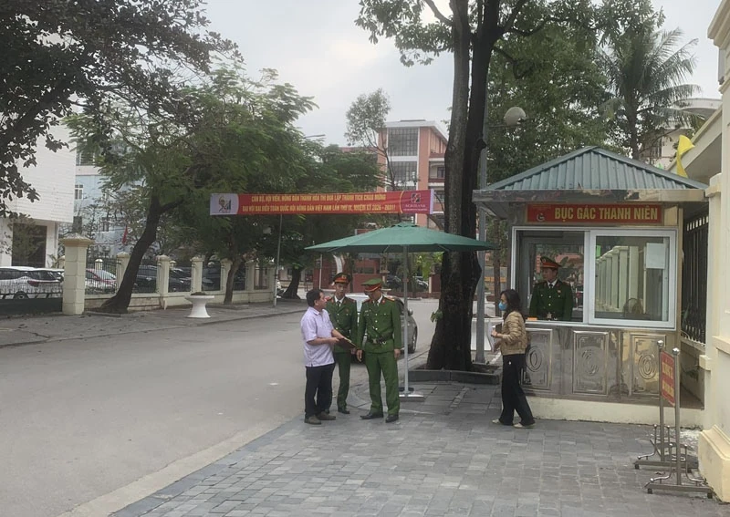 Lực lượng bảo vệ mục ti&ecirc;u học v&agrave; l&agrave;m theo B&aacute;c