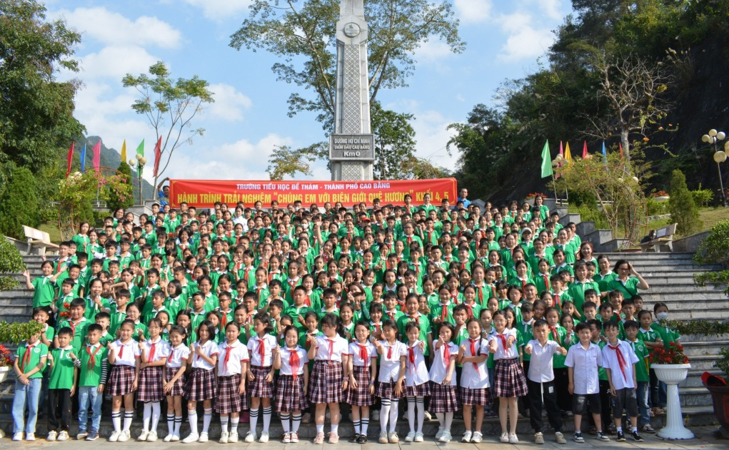 Hoạt động Đội của thiếu nhi Cao Bằng tại &ldquo;địa chỉ đỏ&rdquo; Khu di t&iacute;ch Quốc gia đặc biệt P&aacute;c B&oacute;.