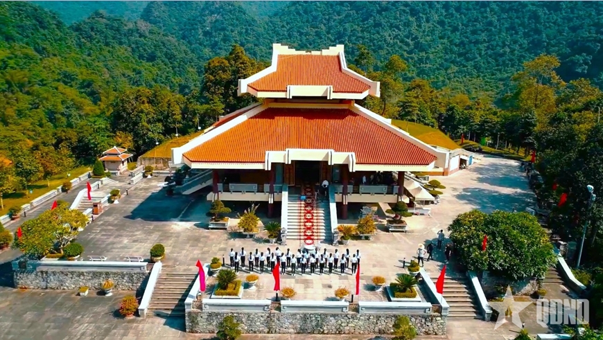 Người về đem tới m&ugrave;a xu&acirc;n-B&agrave;i 1: P&aacute;c B&oacute; in dấu ch&acirc;n Người