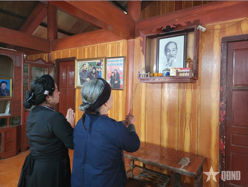 Người về đem tới m&ugrave;a xu&acirc;n-B&agrave;i 1: P&aacute;c B&oacute; in dấu ch&acirc;n Người