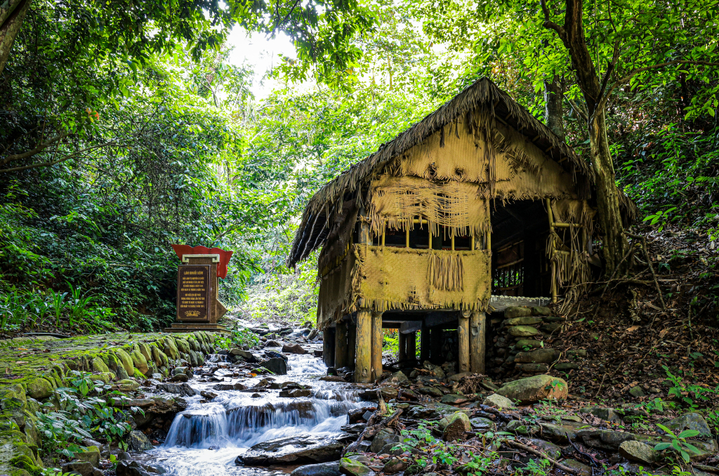 L&aacute;n Khuổi Nặm - nơi l&atilde;nh tụ Nguyễn &Aacute;i Quốc chủ tr&igrave; Hội nghị Trung ương Đảng lần thứ 8 (từ ng&agrave;y 10 - 19/5/1941).   Ảnh: Thế Vĩnh