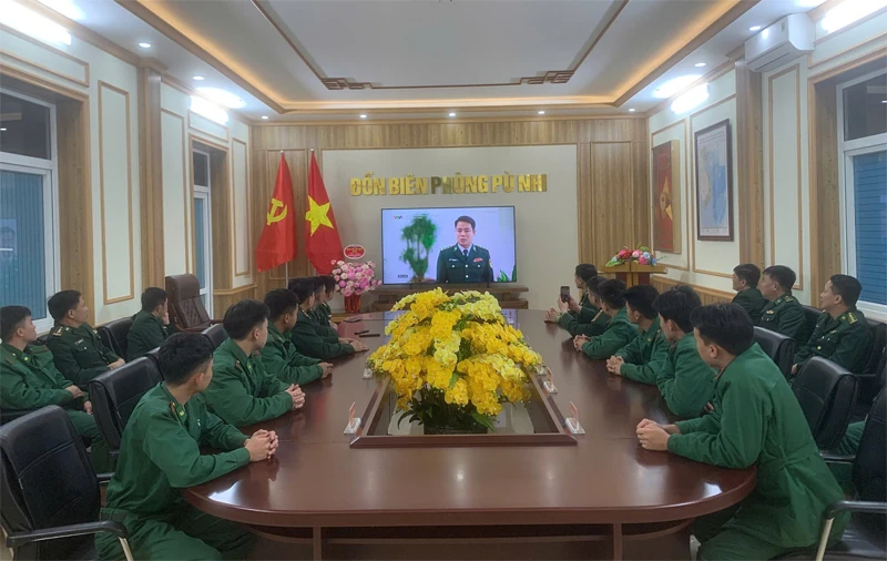 C&aacute;n bộ, chiến sĩ Đồn Bi&ecirc;n ph&ograve;ng P&ugrave; Nhi học v&agrave; l&agrave;m theo B&aacute;c