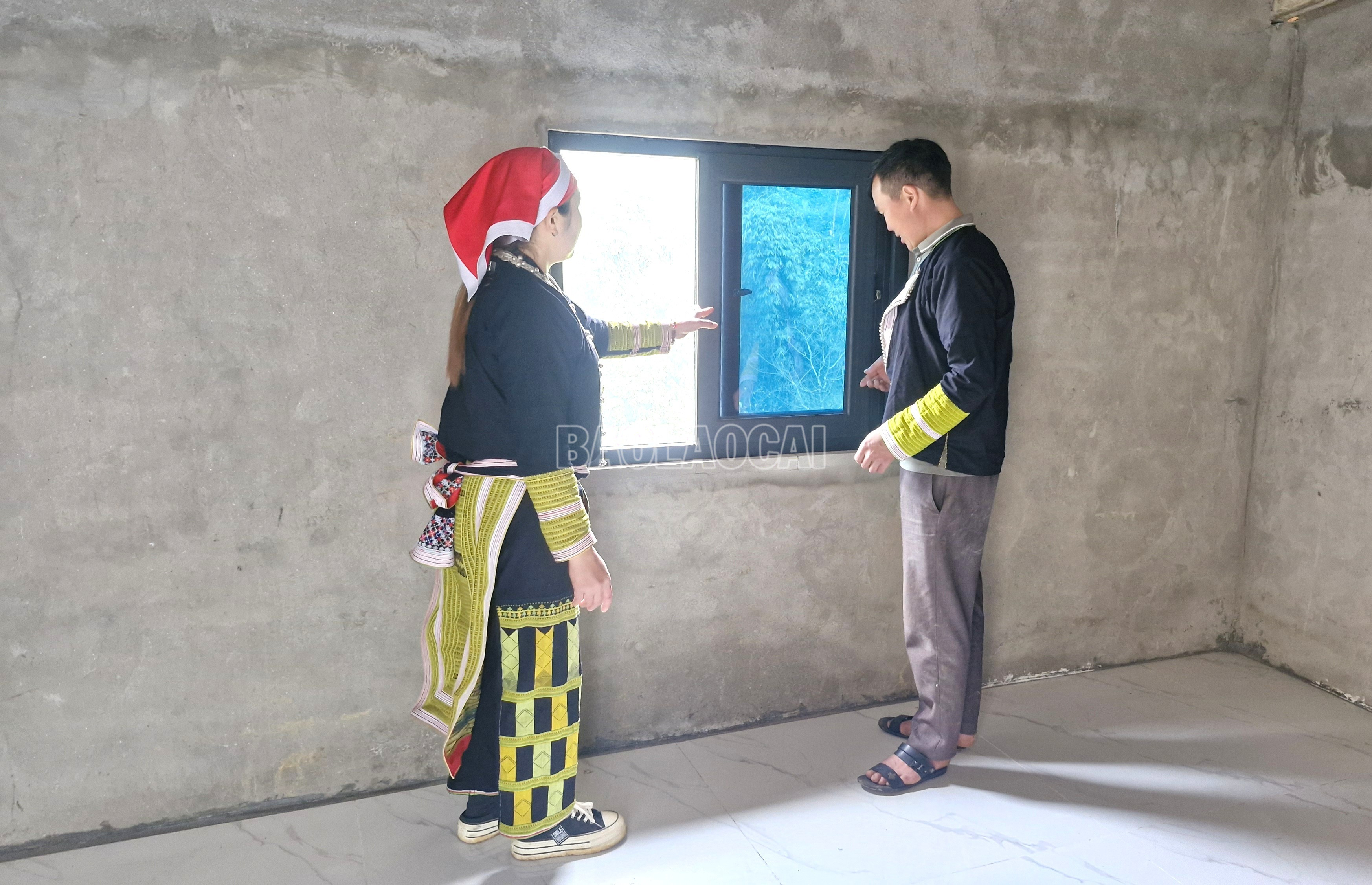 Ông Chảo Láo Lở đầu tư hơn 300 triệu đồng để cải tạo ngôi nhà truyền thống, xây dựng phòng lưu trú. baolaocai-c_2.jpg