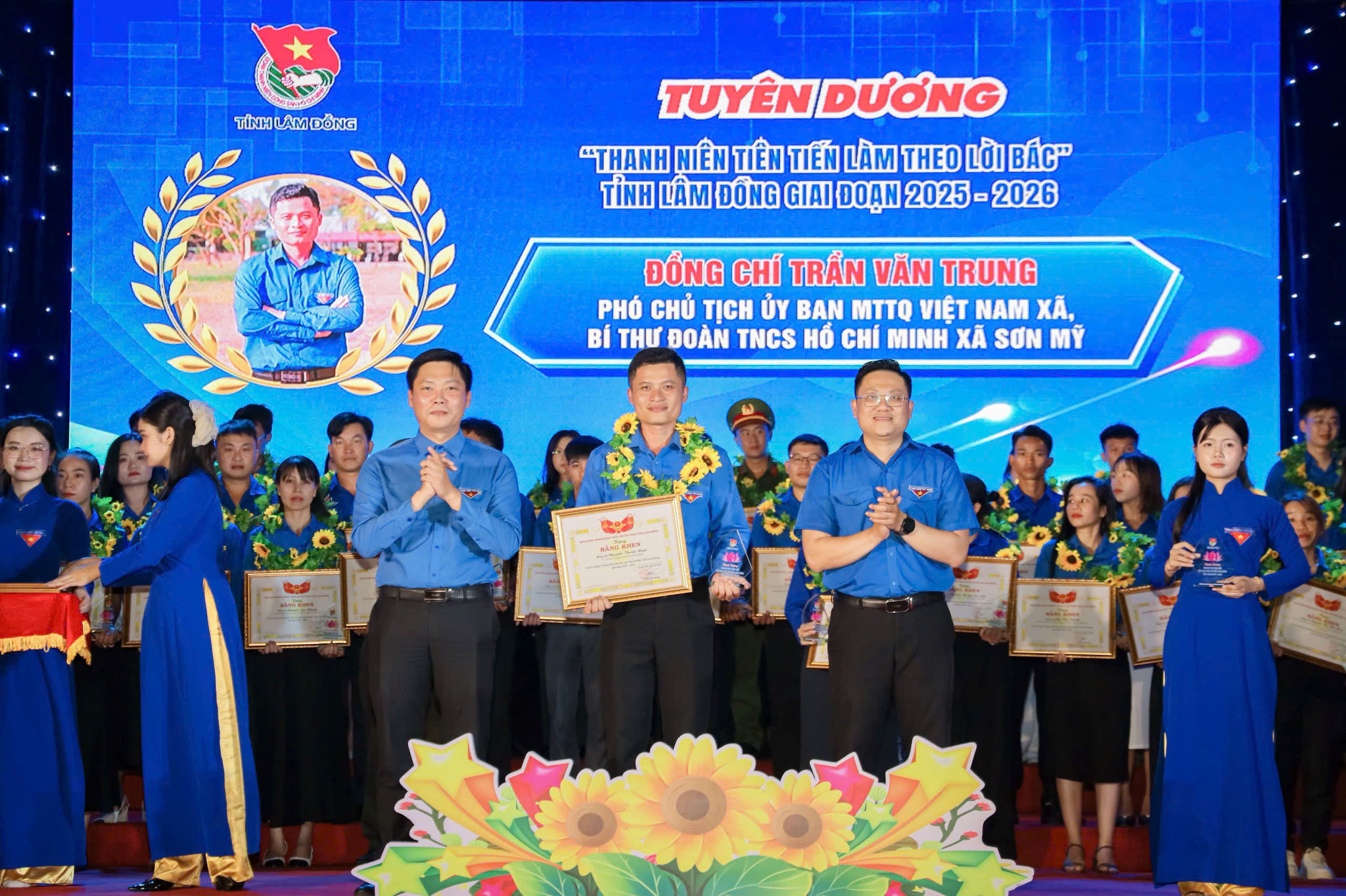Bí thư Đoàn xả Sơn Mỹ được tuyên dương Thanh niên tiên tiến làm theo lời Bác.
