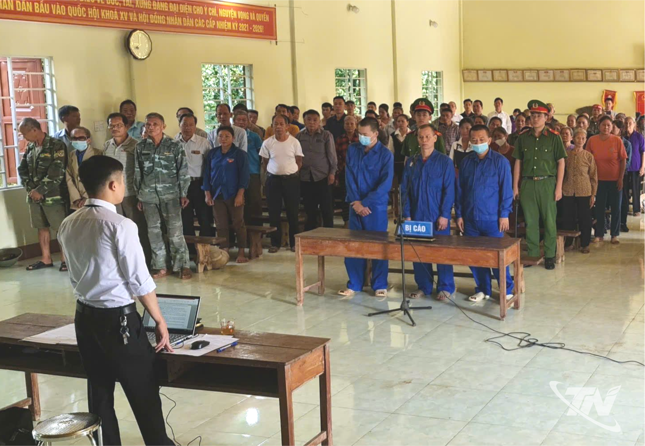 Một phiên tòa xét xử lưu động của Tòa án nhân dân khu vực 5.