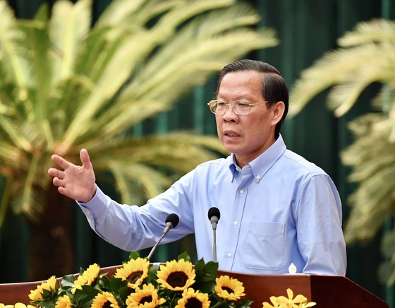 Chủ tịch UBND TPHCM Phan Văn Mãi phát biểu tại hội nghị. Ảnh: VIỆT DŨNG
