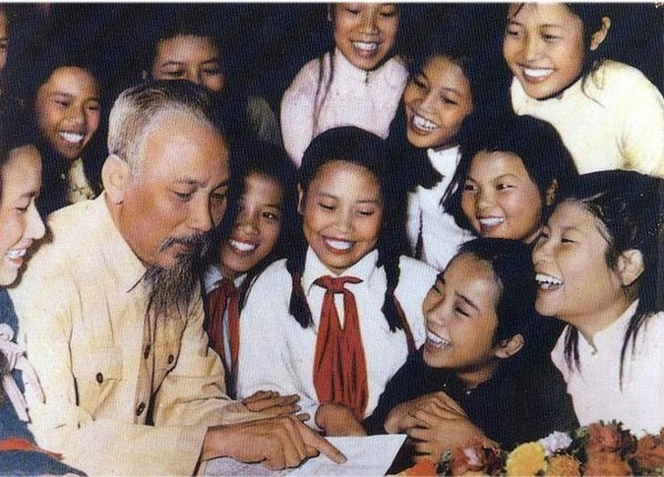 Tư tưởng về trọng dụng, bồi dưỡng nhân tài của Chủ tịch Hồ Chí Minh đã và đang soi đường                      cho chúng ta trong sự nghiệp đổi mới, hội nhập