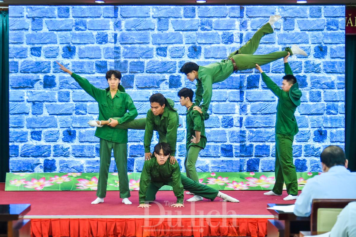 Toàn hệ thống chính trị TP.HCM học tập và làm theo tư tưởng, đạo đức Hồ Chí Minh - 2