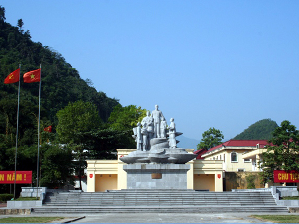 Quáº£ng trÆ°á»ng 36/3, nÆ¡i cÃ¡ch ÄÃ¢y 58 nÄm (thÃ¡ng 3.1961), BÃ¡c Há» ÄÃ£ cÃ³ buá»i nÃ³i chuyá»n vá»i gáº§n 1,7 váº¡n Äá»ng bÃ o cÃ¡c dÃ¢n tá»c HÃ  Giang.