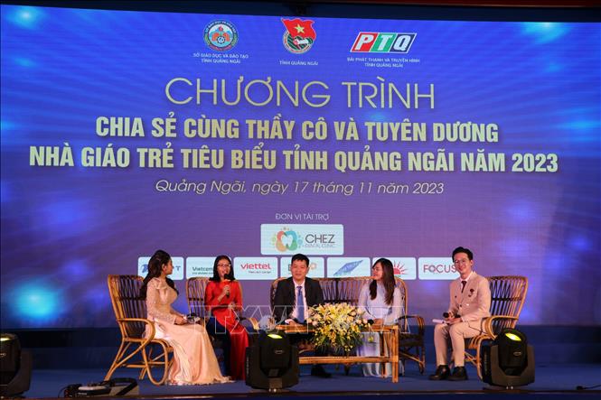 Giao lưu cùng các thầy, cô tiêu biểu tại chương trình.