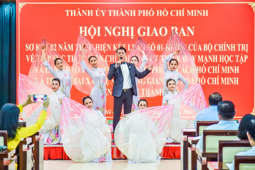 Toàn hệ thống chính trị TP.HCM học tập và làm theo tư tưởng, đạo đức Hồ Chí Minh - 1