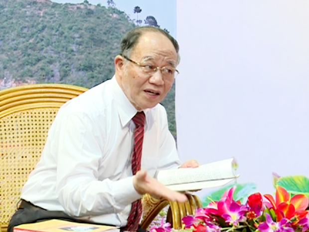 GiÃ¡o sÆ°, Tiáº¿n sá»¹ HoÃ ng ChÃ­ Báº£o trong buá»i ghi hÃ¬nh ká» vá» hoÃ n cáº£nh lá»ch sá»­, hoÃ n cáº£nh ra Äá»i báº£n Di chÃºc cá»§a Chá»§ tá»ch Há» ChÃ­ Minh.