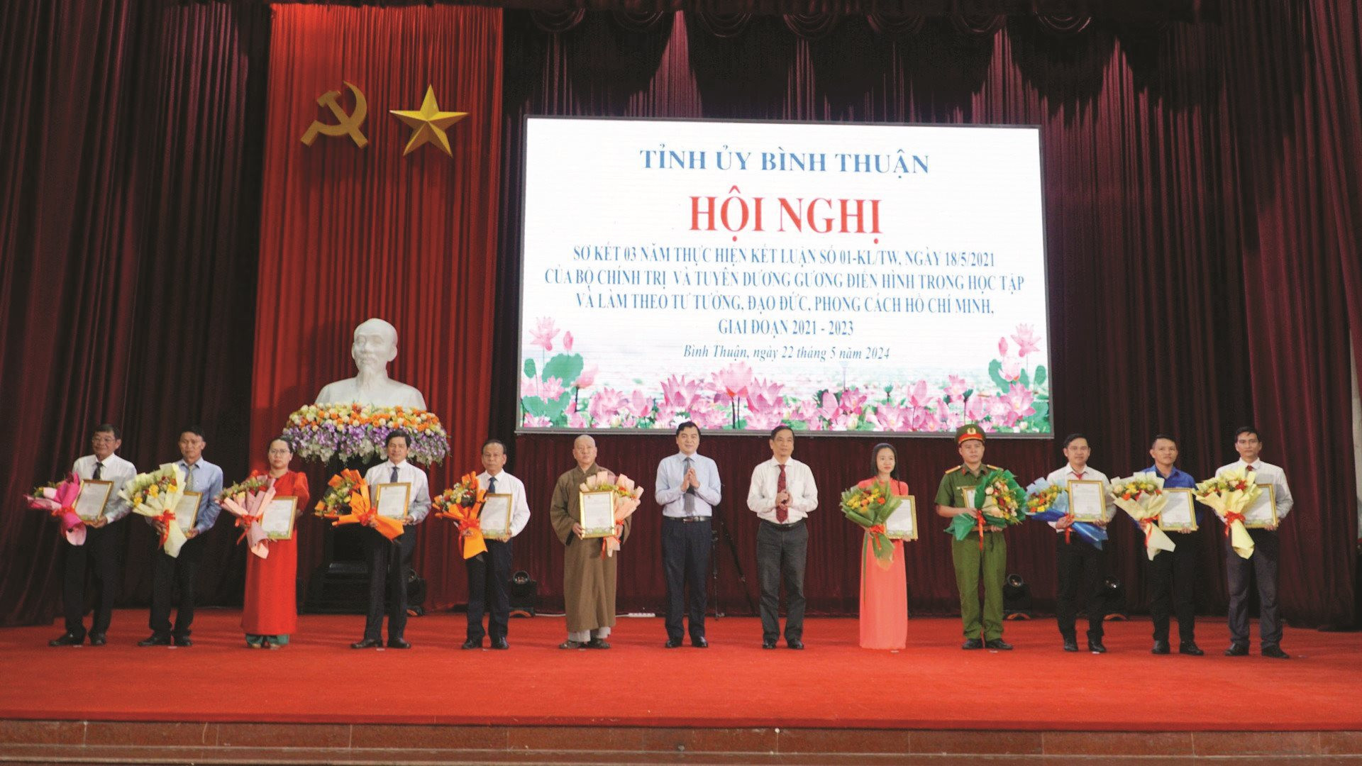 Hội nghị tuyên dương gương điển hình trong học tập và làm theo Bác giai đoạn 2021 - 2023. Ảnh: Lê Phúc.